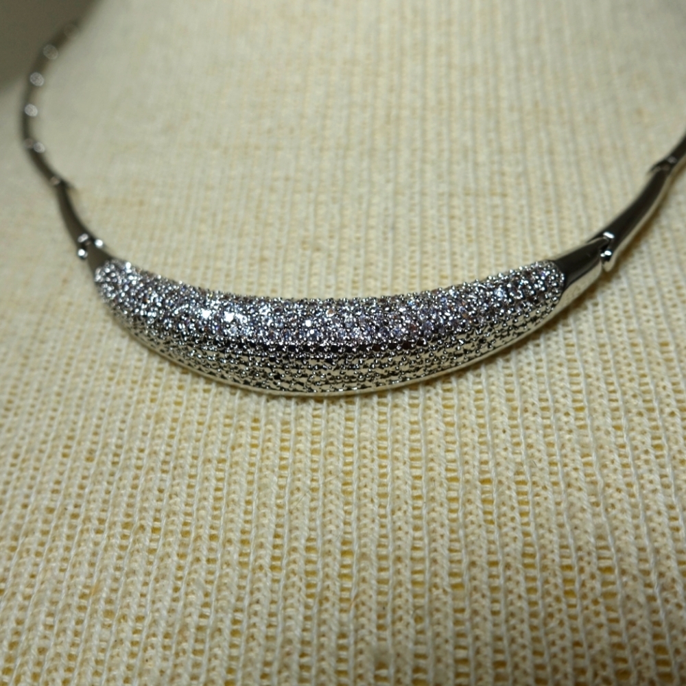 Vintage Silver necklace small diamonds